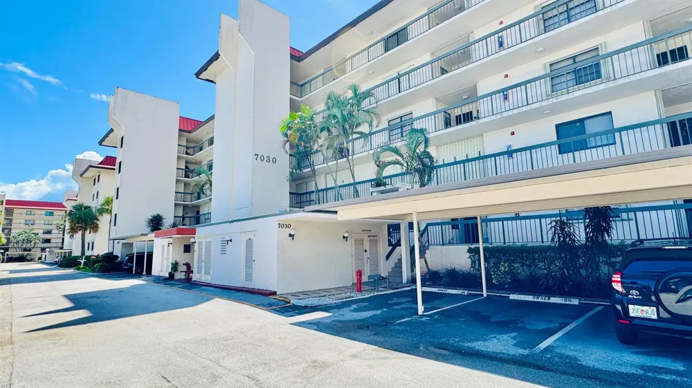 7030 Half Moon Circle #121 Hypoluxo, FL 33462