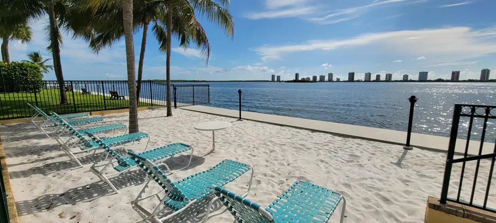 1125 Lake Shore Drive #202 Lake Park, FL 33403
