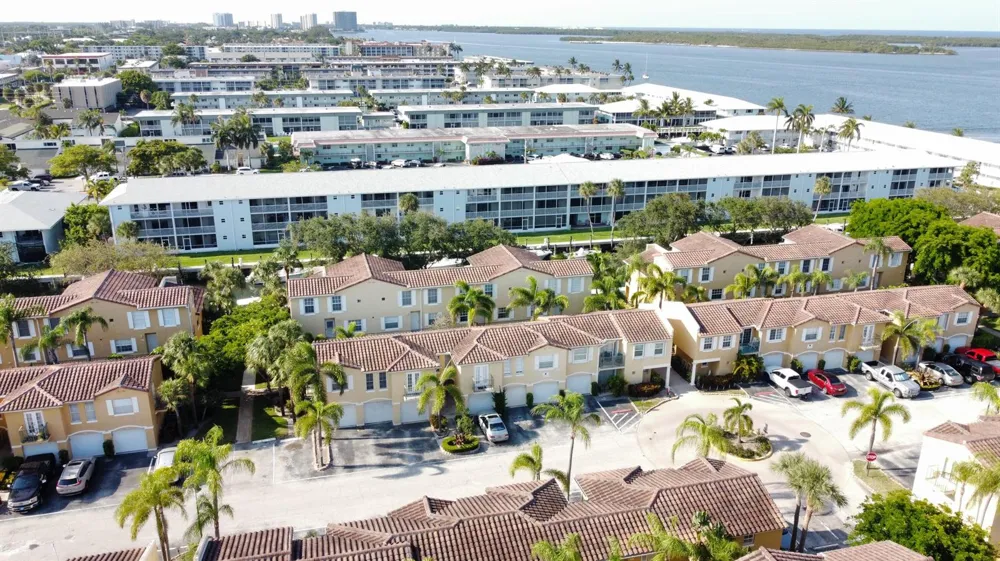 1125 Lake Shore Drive #202 Lake Park, FL 33403