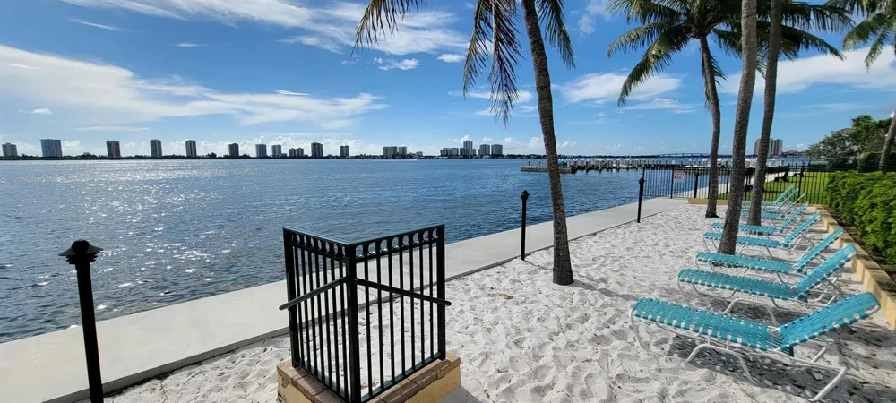 1125 Lake Shore Drive #202 Lake Park, FL 33403
