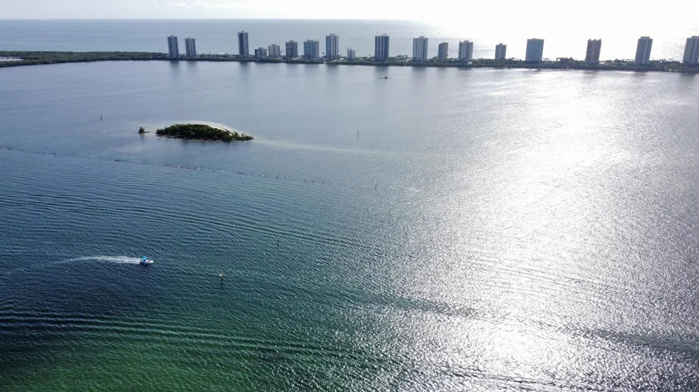 1125 Lake Shore Drive #202 Lake Park, FL 33403