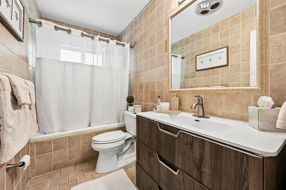 2940 NE 39th Court Lighthouse Point, FL 33064