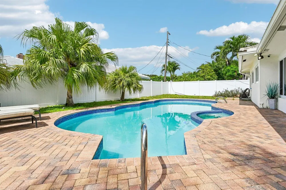 2940 NE 39th Court Lighthouse Point, FL 33064