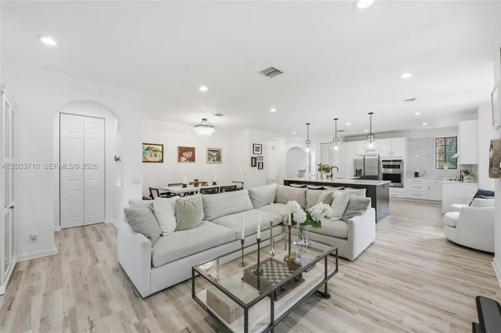 2794 Kinsington Cir #26-3 Weston, FL 33332