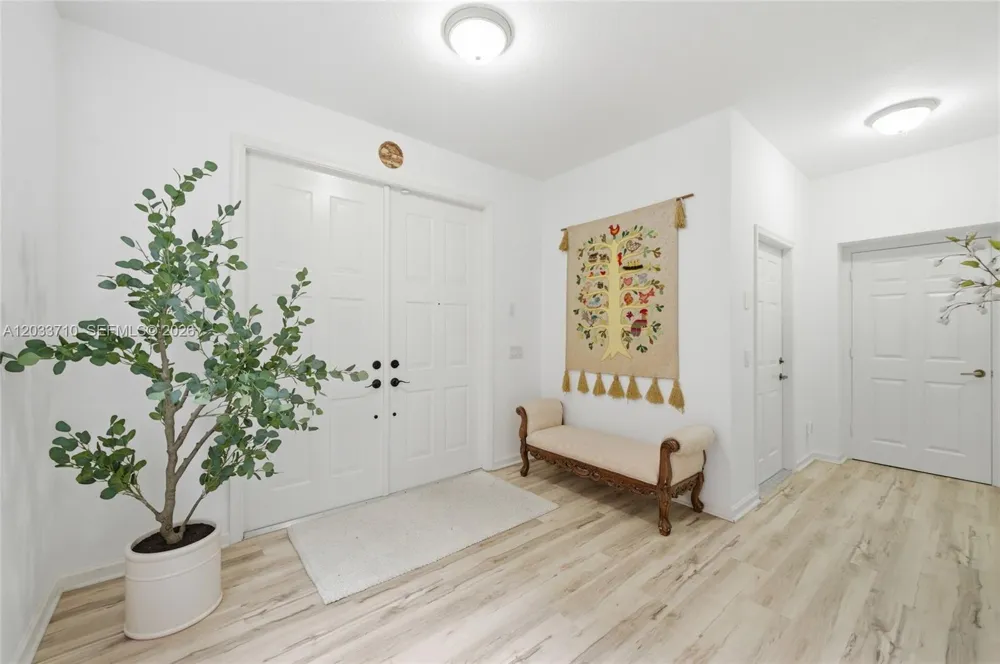2794 Kinsington Cir #26-3 Weston, FL 33332