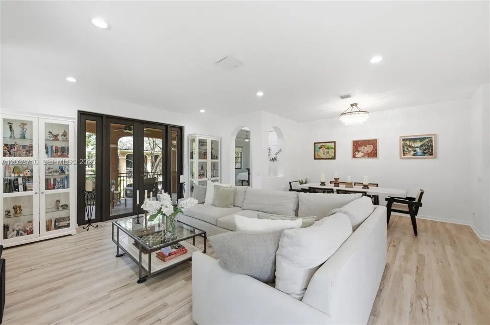 2794 Kinsington Cir #26-3 Weston, FL 33332