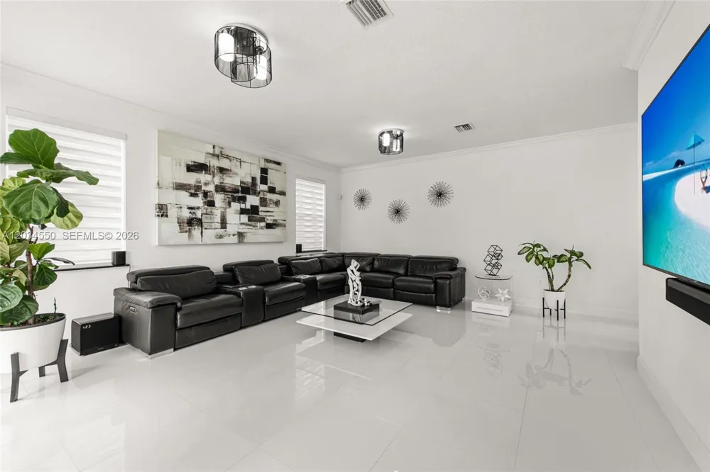 15761 SW 59th Ter Miami, FL 33193