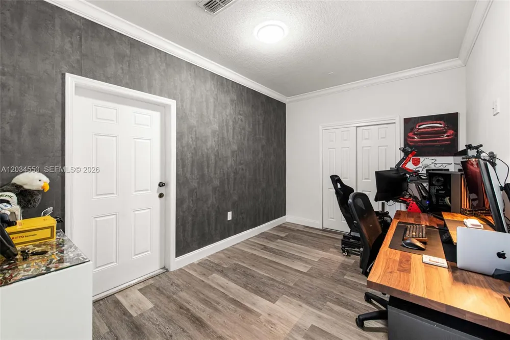 15761 SW 59th Ter Miami, FL 33193