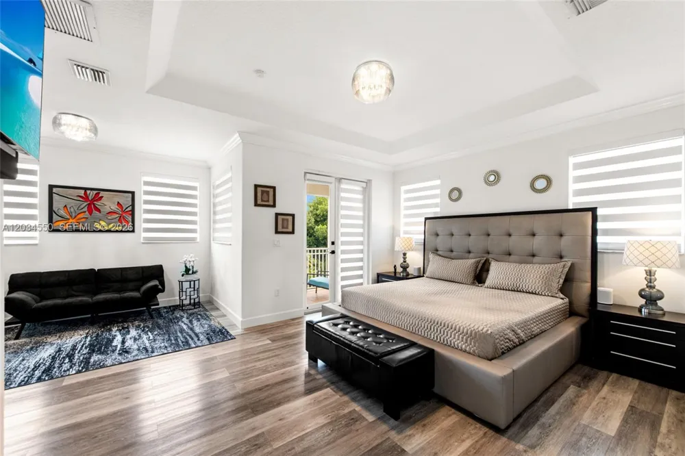 15761 SW 59th Ter Miami, FL 33193