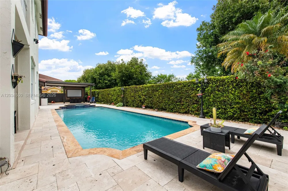 15761 SW 59th Ter Miami, FL 33193