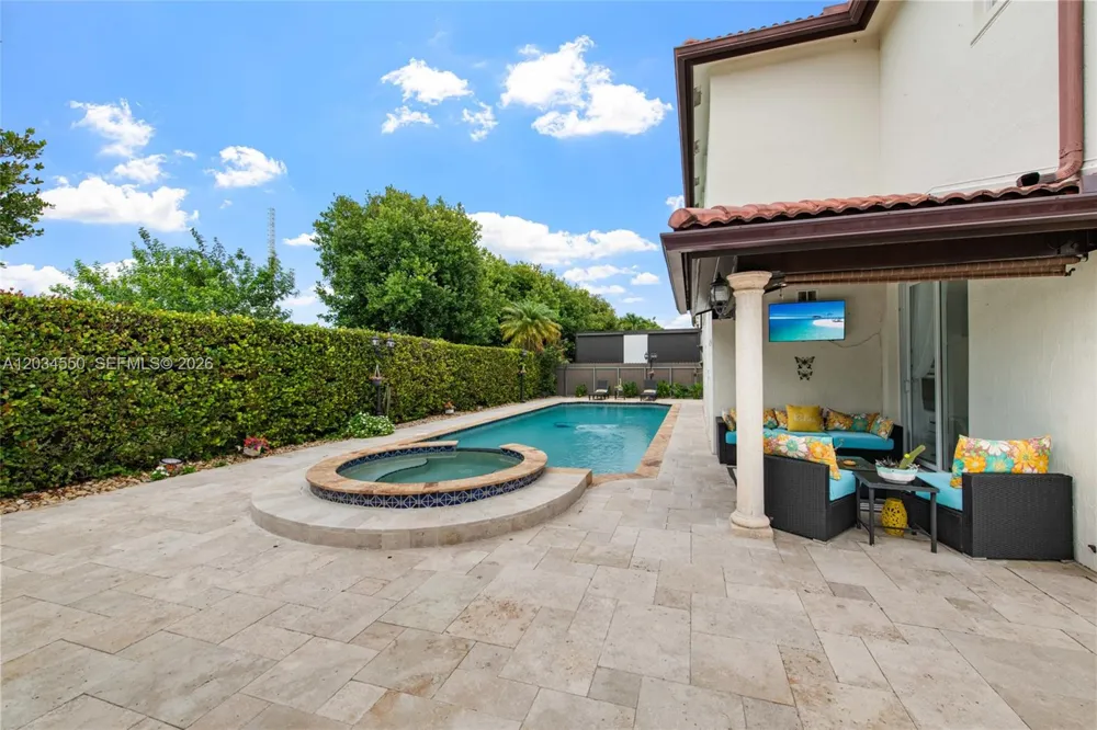 15761 SW 59th Ter Miami, FL 33193