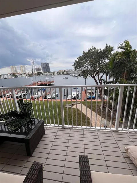 400 Golden Isles Drive #20