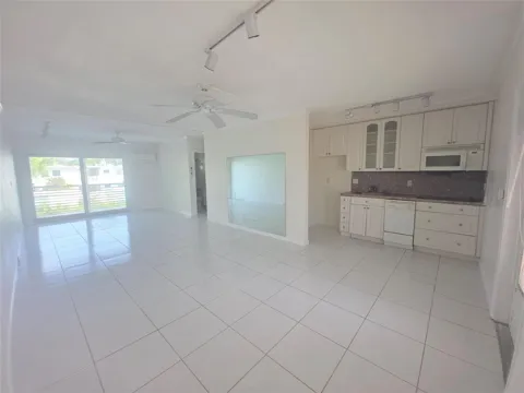 2131 NE 42nd Court #209e