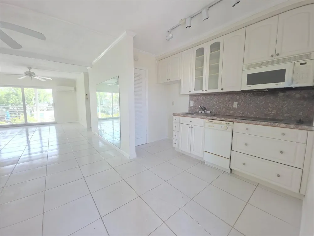 2131 NE 42nd Court #209e Lighthouse Point, FL 33064