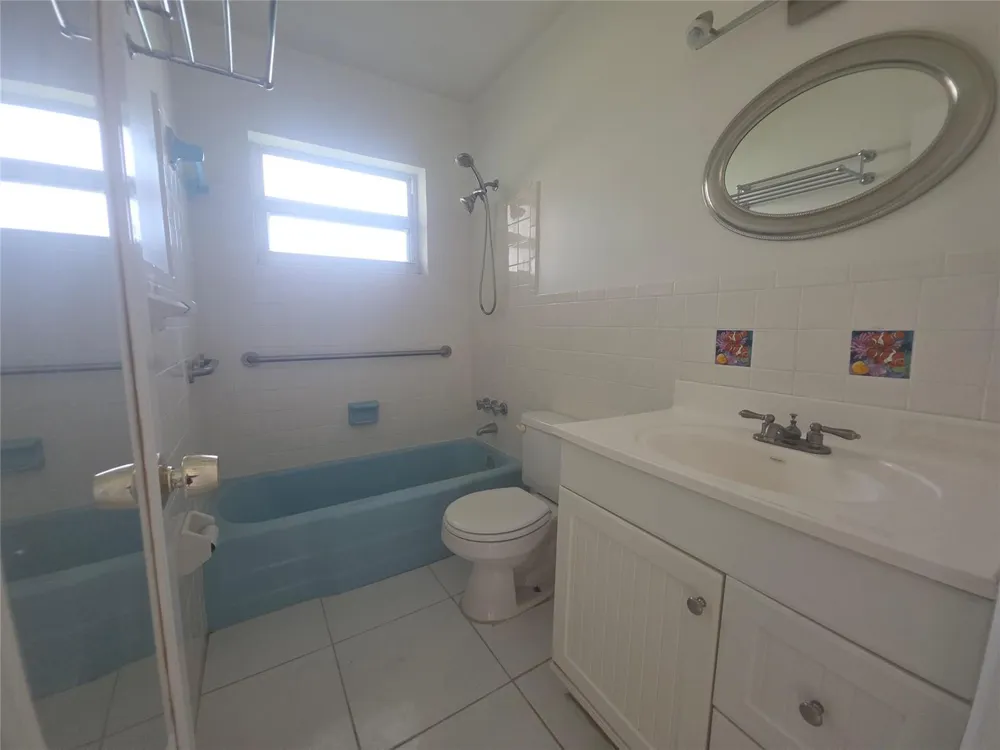 2131 NE 42nd Court #209e Lighthouse Point, FL 33064