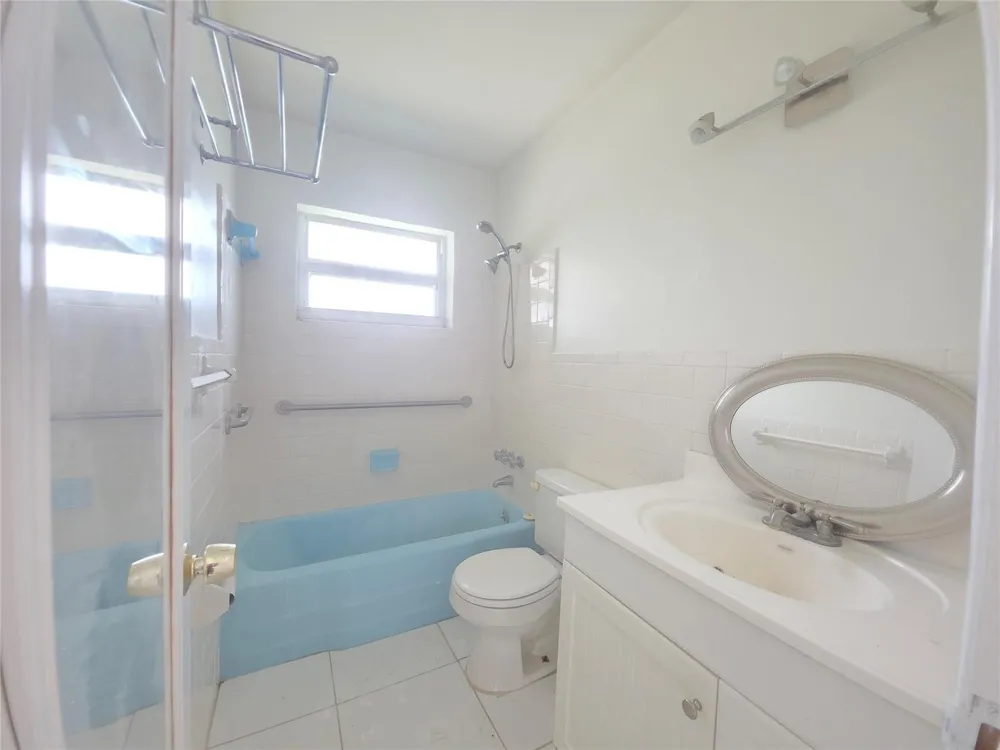 2131 NE 42nd Court #209e Lighthouse Point, FL 33064