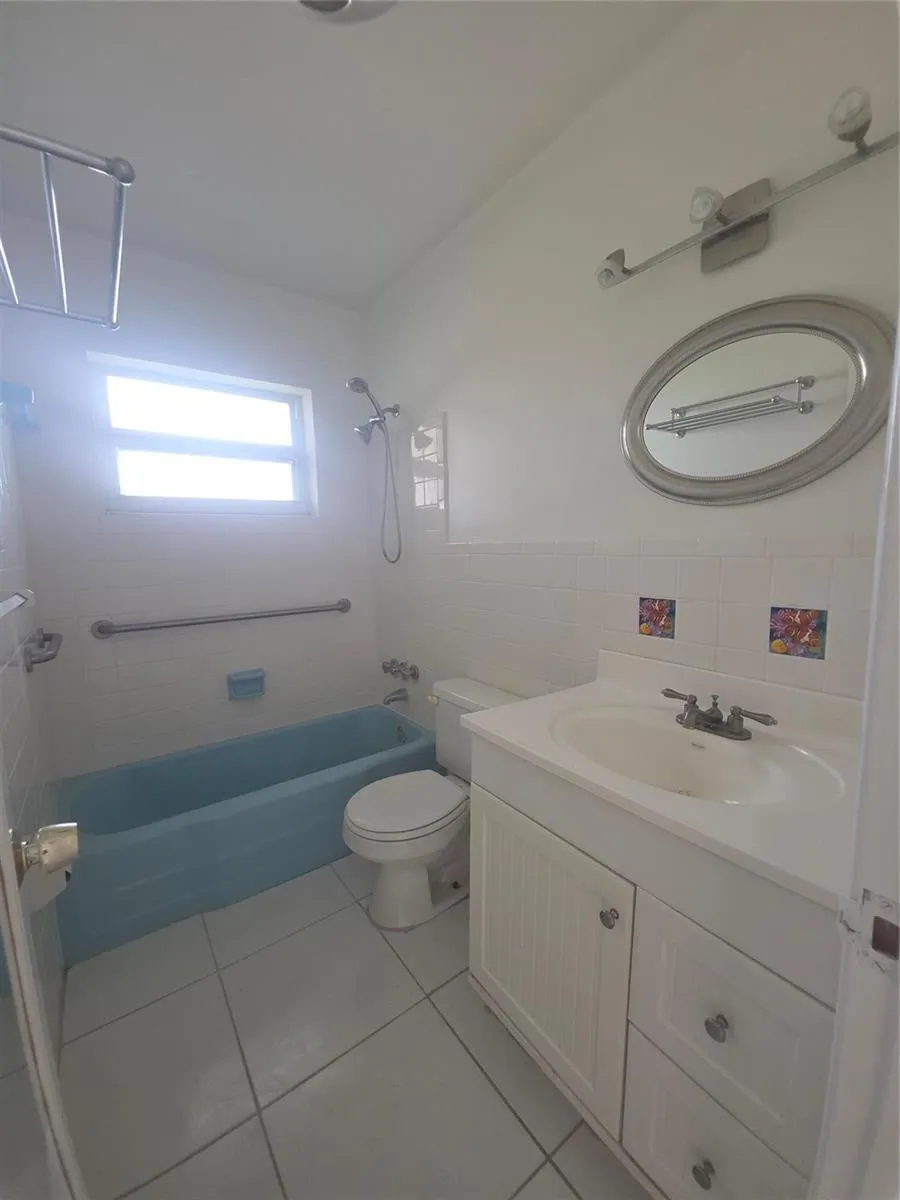 2131 NE 42nd Court #209e Lighthouse Point, FL 33064
