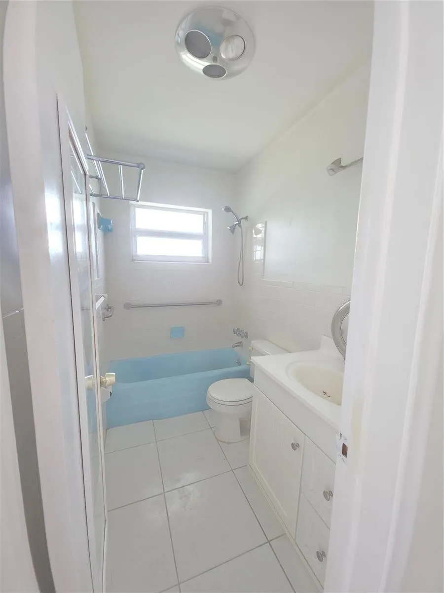 2131 NE 42nd Court #209e Lighthouse Point, FL 33064