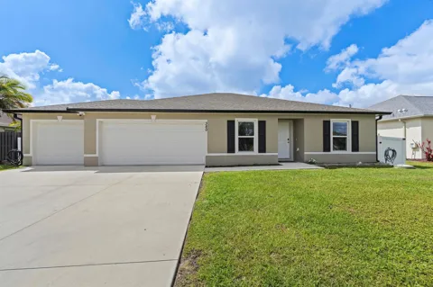 380 SW Donna Terrace