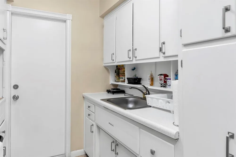 2700 NE 135th Street #31 North Miami, FL 33181