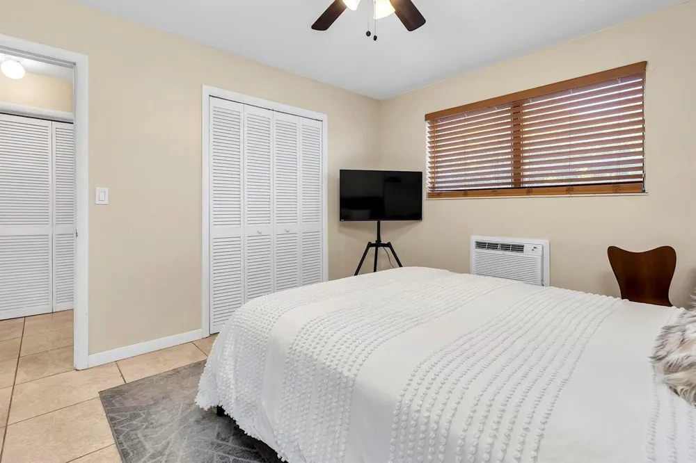 2700 NE 135th Street #31 North Miami, FL 33181