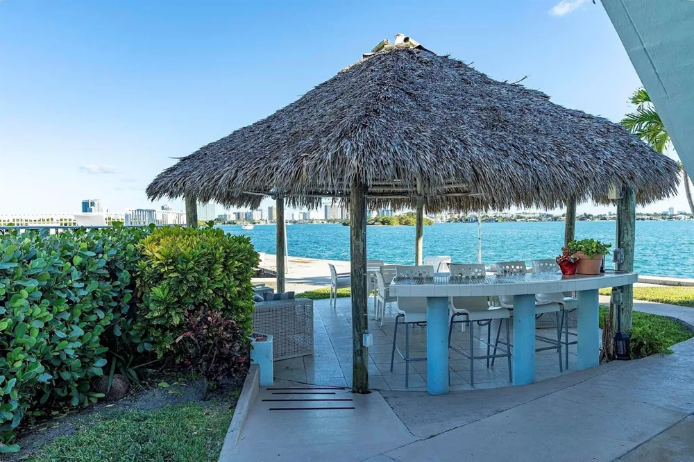 2700 NE 135th Street #31 North Miami, FL 33181