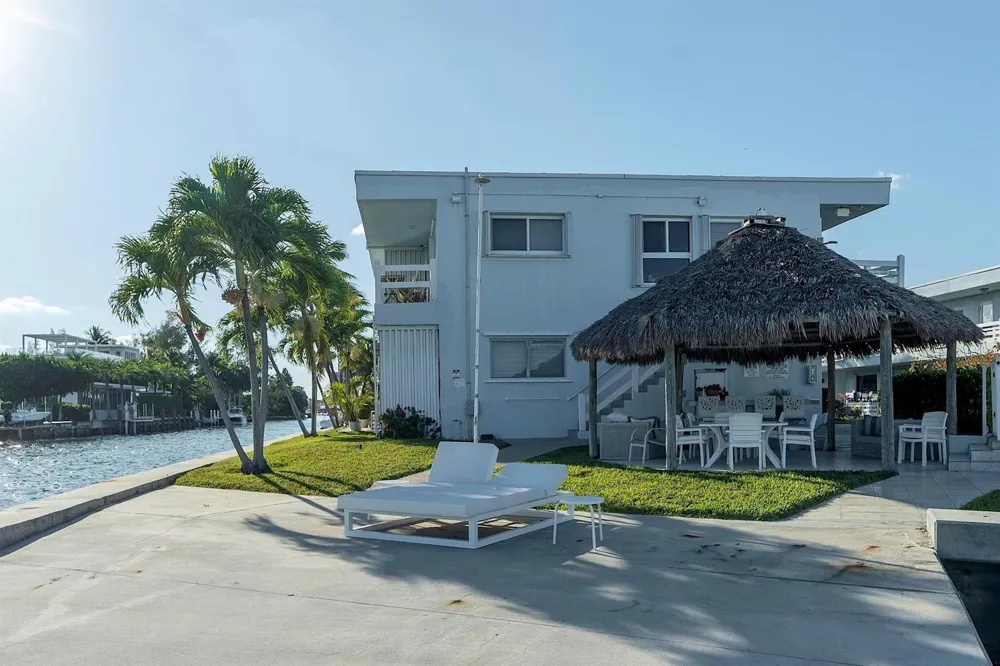 2700 NE 135th Street #31 North Miami, FL 33181