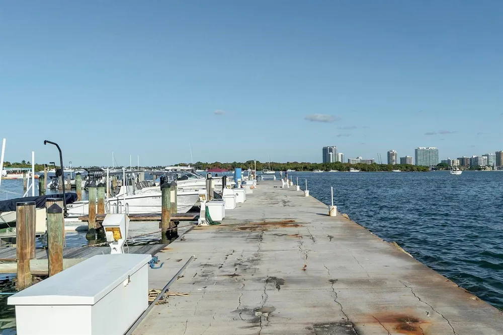 2700 NE 135th Street #31 North Miami, FL 33181