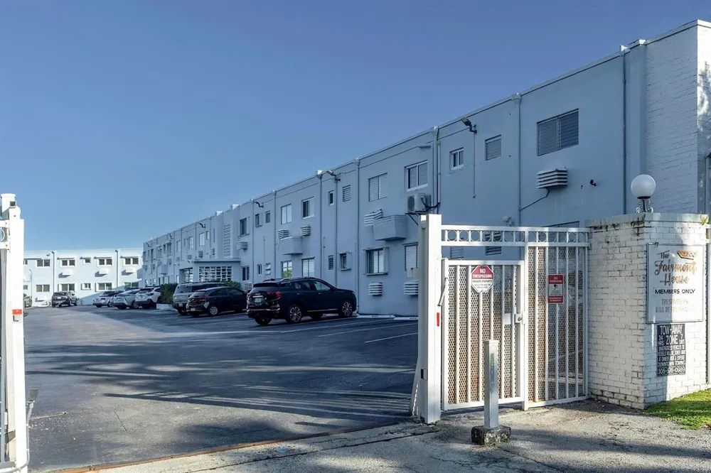 2700 NE 135th Street #31 North Miami, FL 33181
