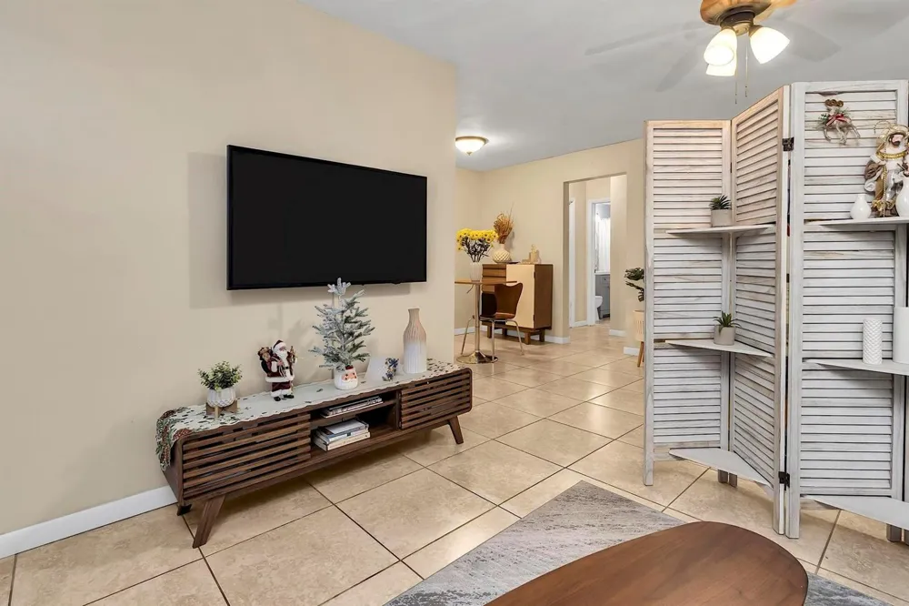 2700 NE 135th Street #31 North Miami, FL 33181