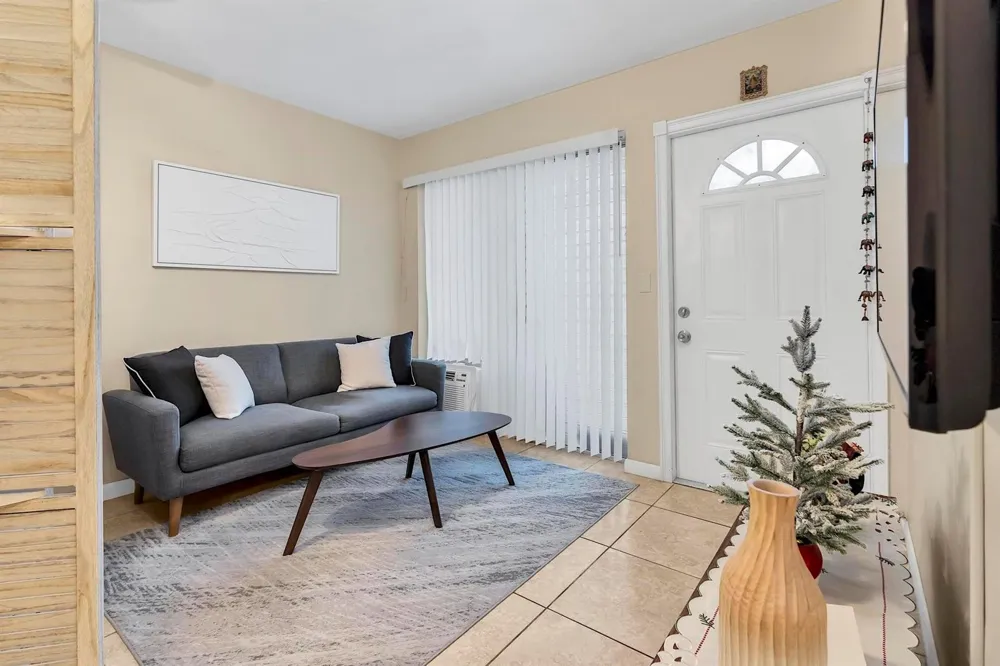 2700 NE 135th Street #31 North Miami, FL 33181