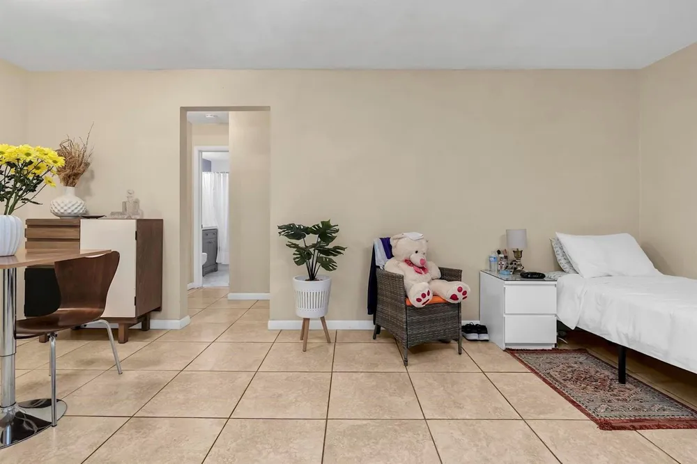 2700 NE 135th Street #31 North Miami, FL 33181