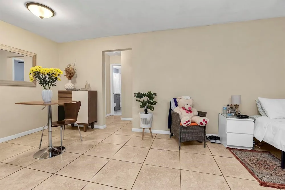 2700 NE 135th Street #31 North Miami, FL 33181