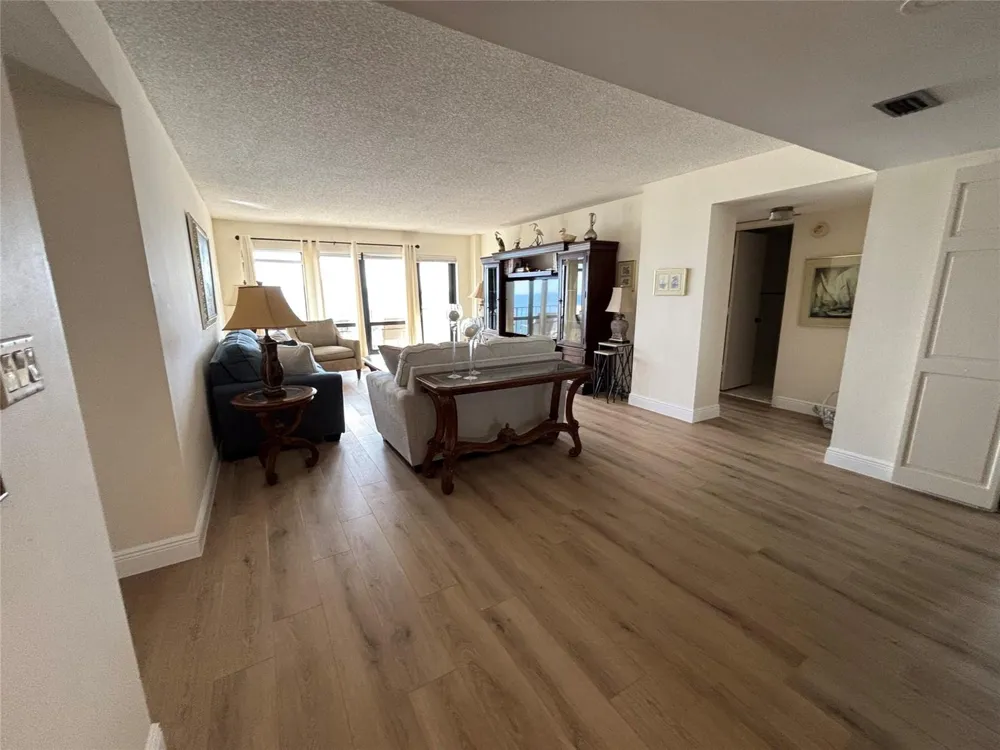 4900 Ocean Boulevard #1003 Lauderdale By The Sea, FL 33308