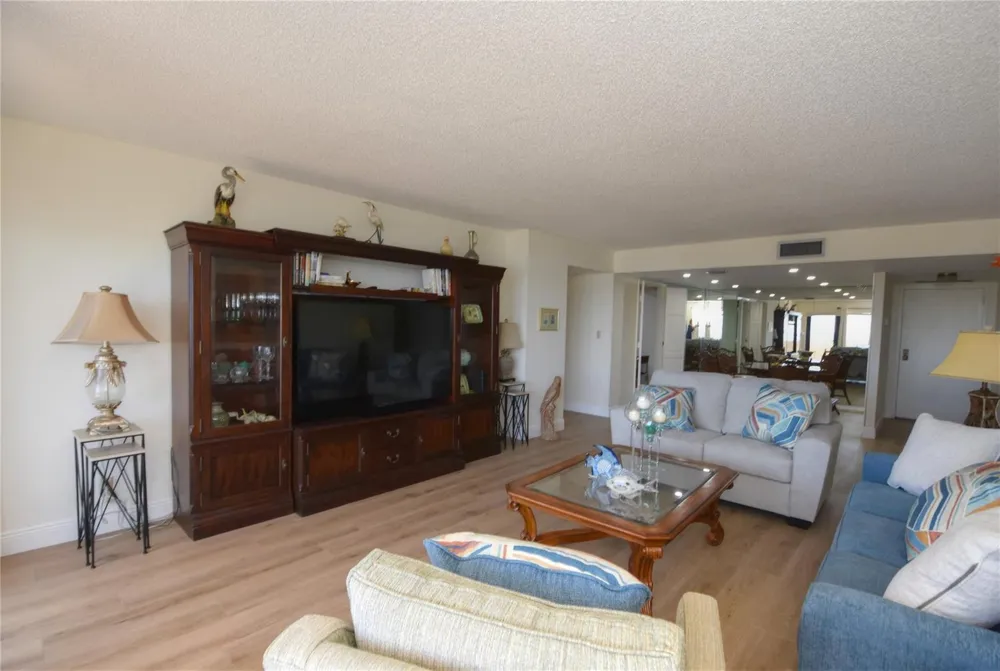 4900 Ocean Boulevard #1003 Lauderdale By The Sea, FL 33308