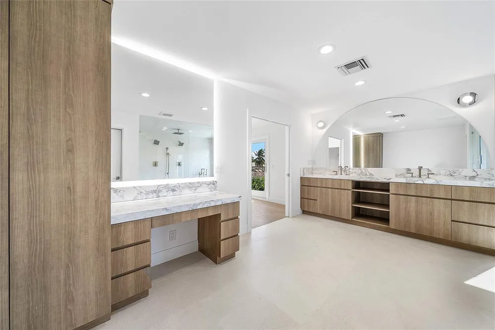 8 Leeward Circle Jupiter, FL 33469