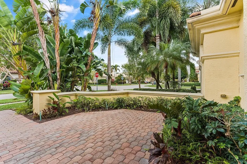 9724 Via Grandezza W Wellington, FL 33411