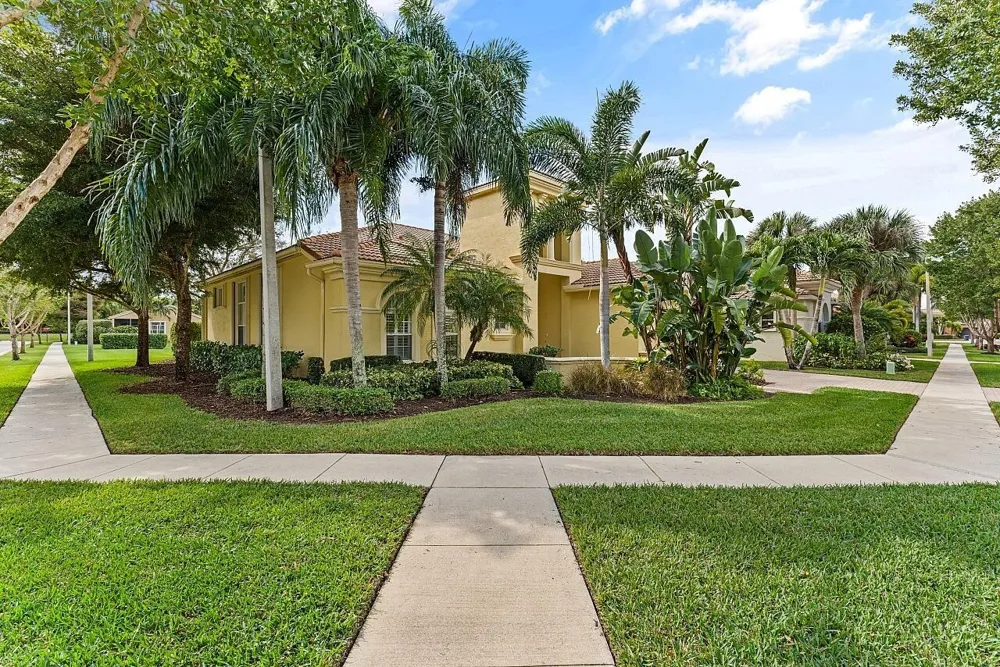 9724 Via Grandezza W Wellington, FL 33411