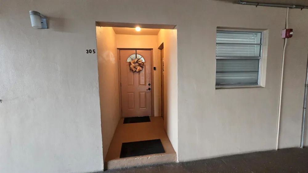 1200 Tallwood Avenue #305 Hollywood, FL 33021