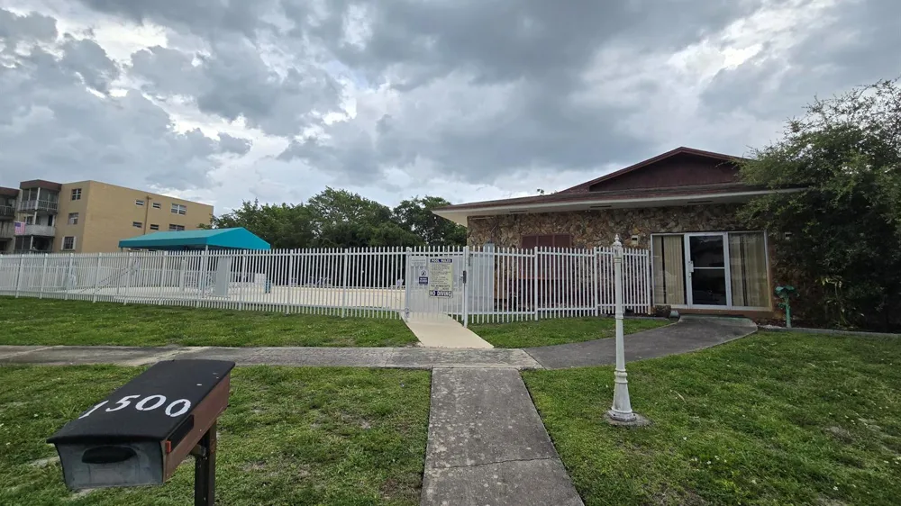 1200 Tallwood Avenue #305 Hollywood, FL 33021