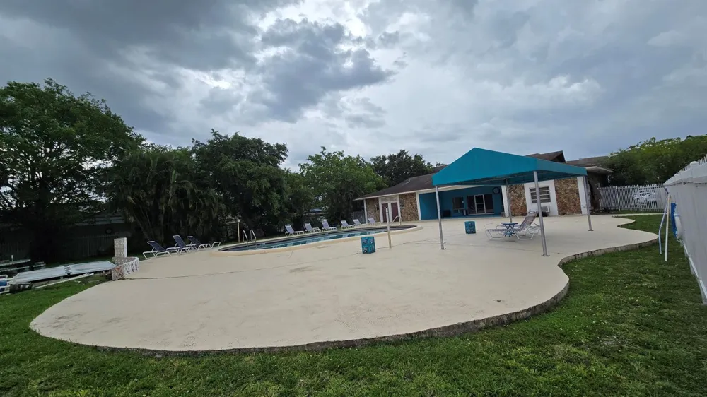1200 Tallwood Avenue #305 Hollywood, FL 33021