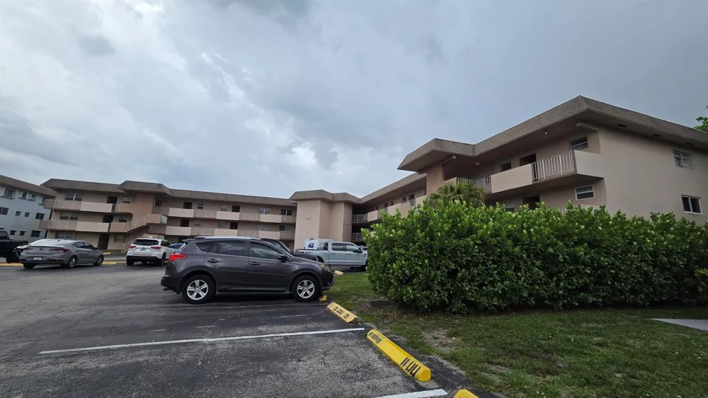 1200 Tallwood Avenue #305 Hollywood, FL 33021