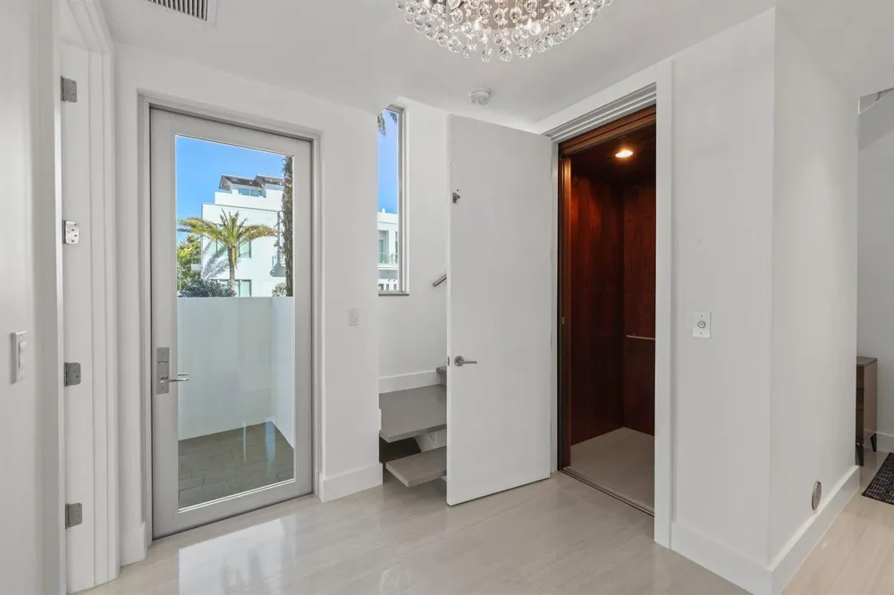 238 Shore Court Lauderdale By The Sea, FL 33308