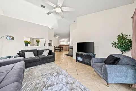 16 Via De Casas Sur #204