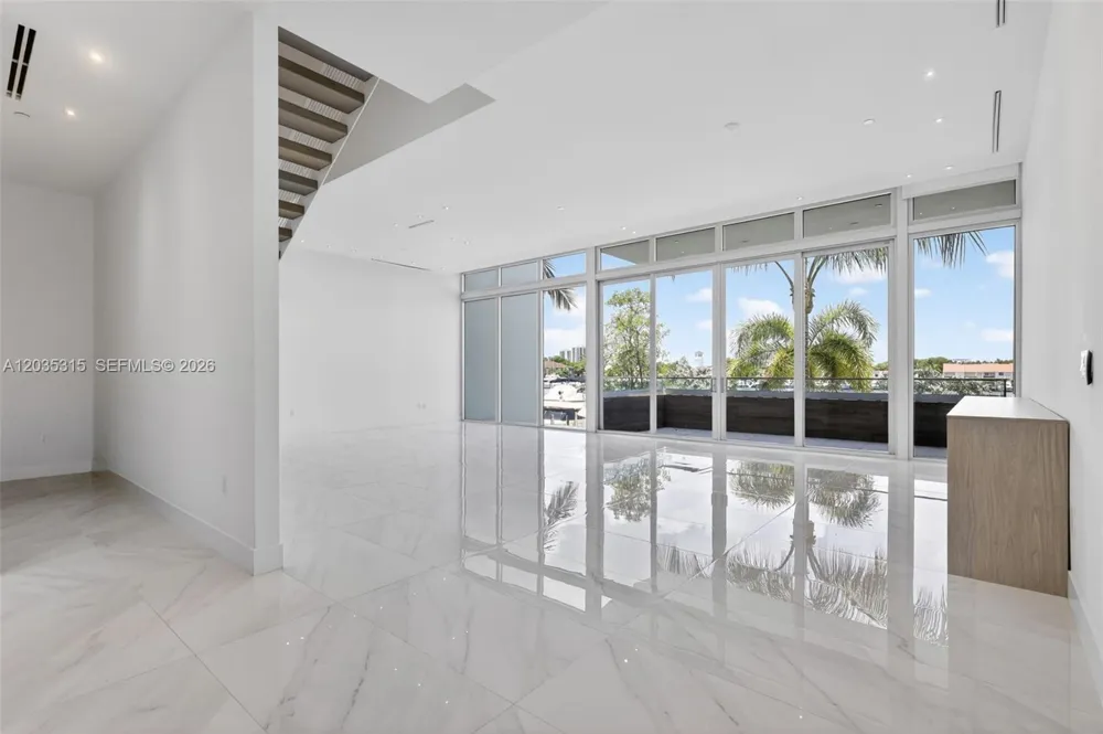 3750 Yacht Club Dr #TH5 Aventura, FL 33180