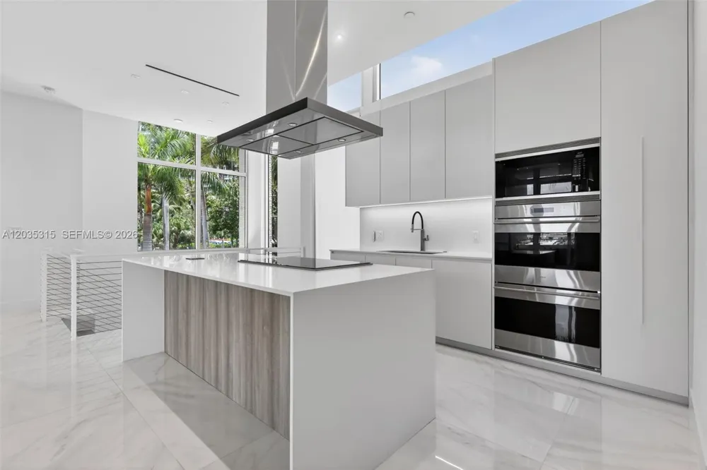 3750 Yacht Club Dr #TH5 Aventura, FL 33180