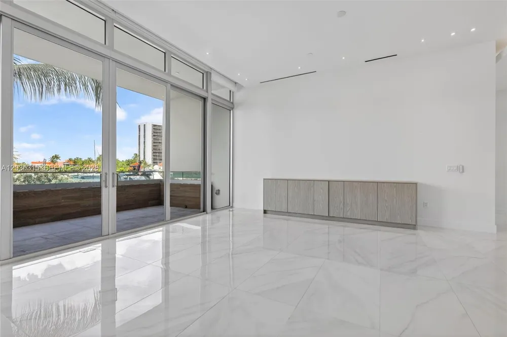3750 Yacht Club Dr #TH5 Aventura, FL 33180