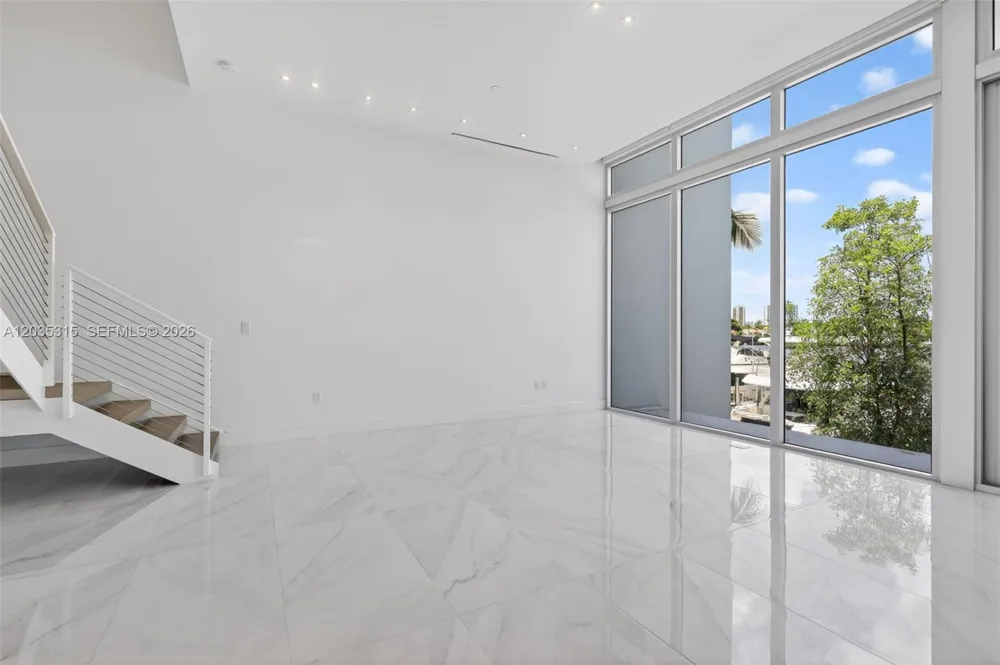 3750 Yacht Club Dr #TH5 Aventura, FL 33180