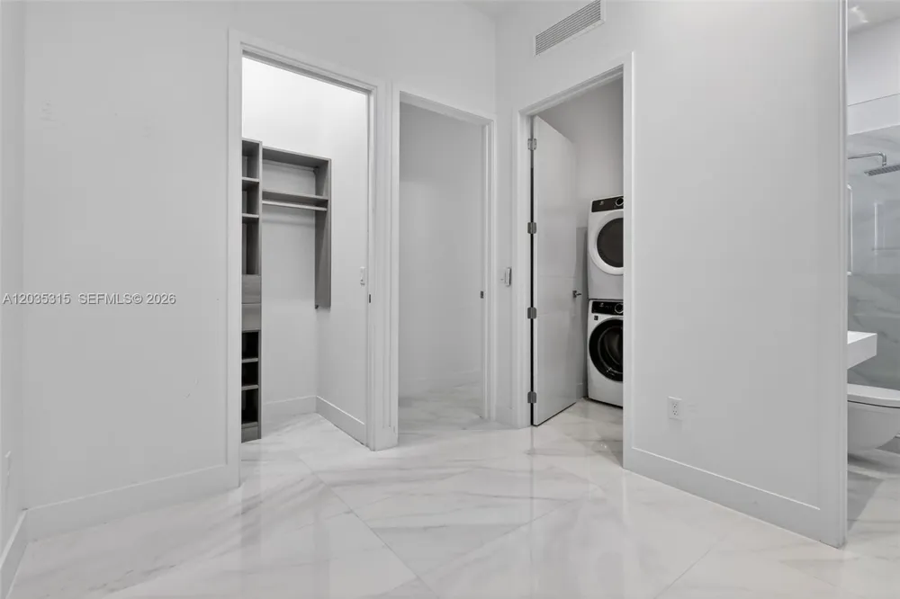 3750 Yacht Club Dr #TH5 Aventura, FL 33180