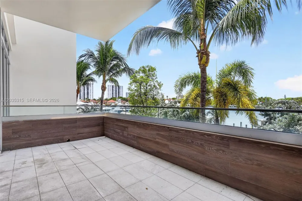 3750 Yacht Club Dr #TH5 Aventura, FL 33180